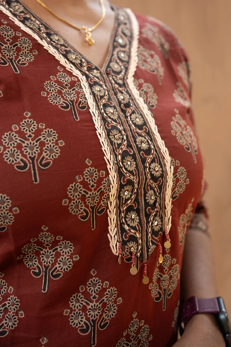 Cotton Straight V Neck Sequence Border Short Top Maroon - Image 3