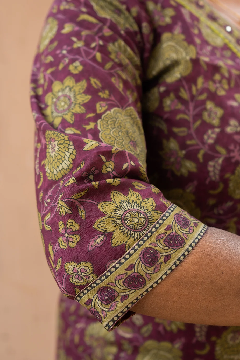 Cotton Straight V Neck Sequence Border Short Top Reddish Purple - Image 2