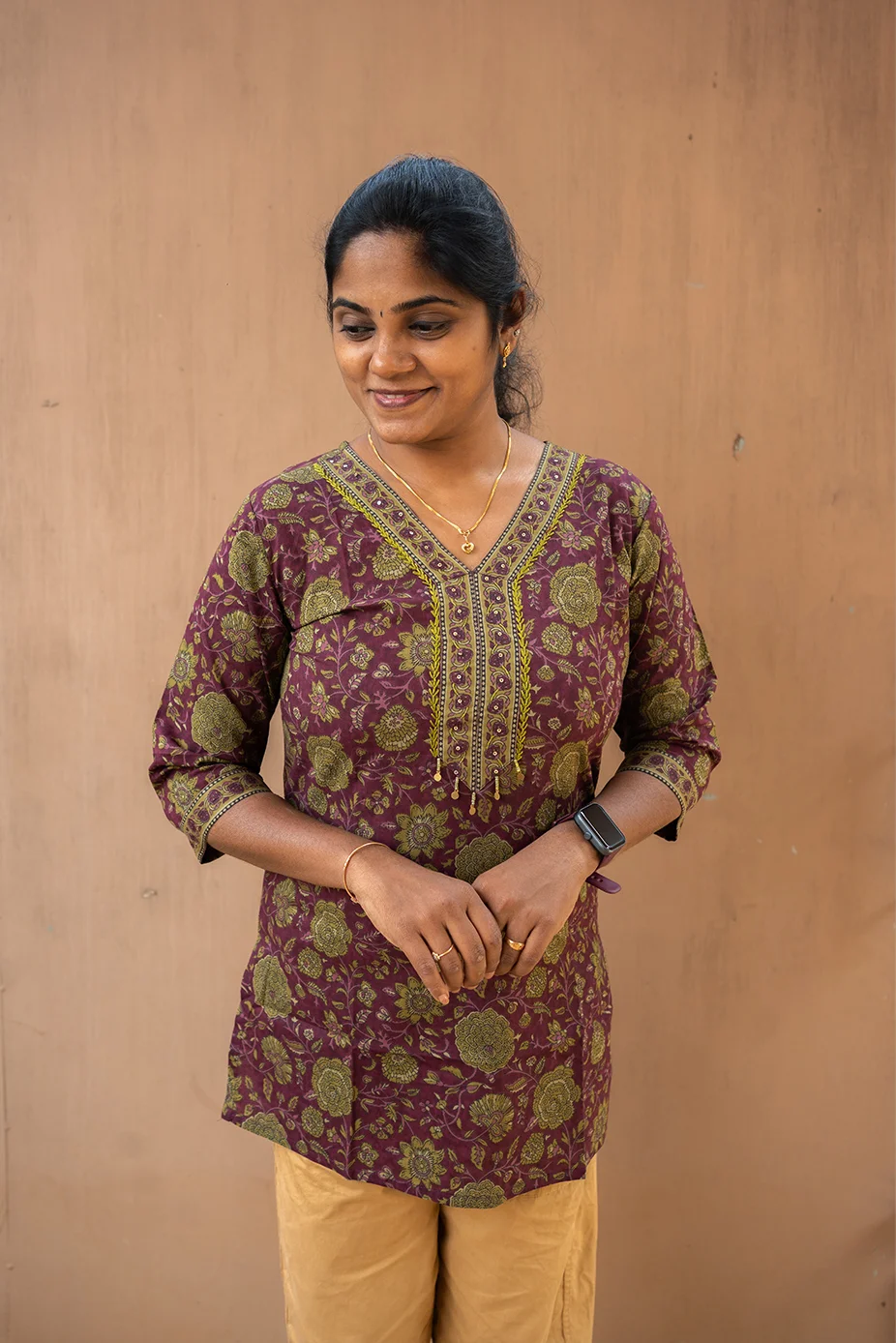 Cotton Straight V Neck Sequence Border Short Top Reddish Purple