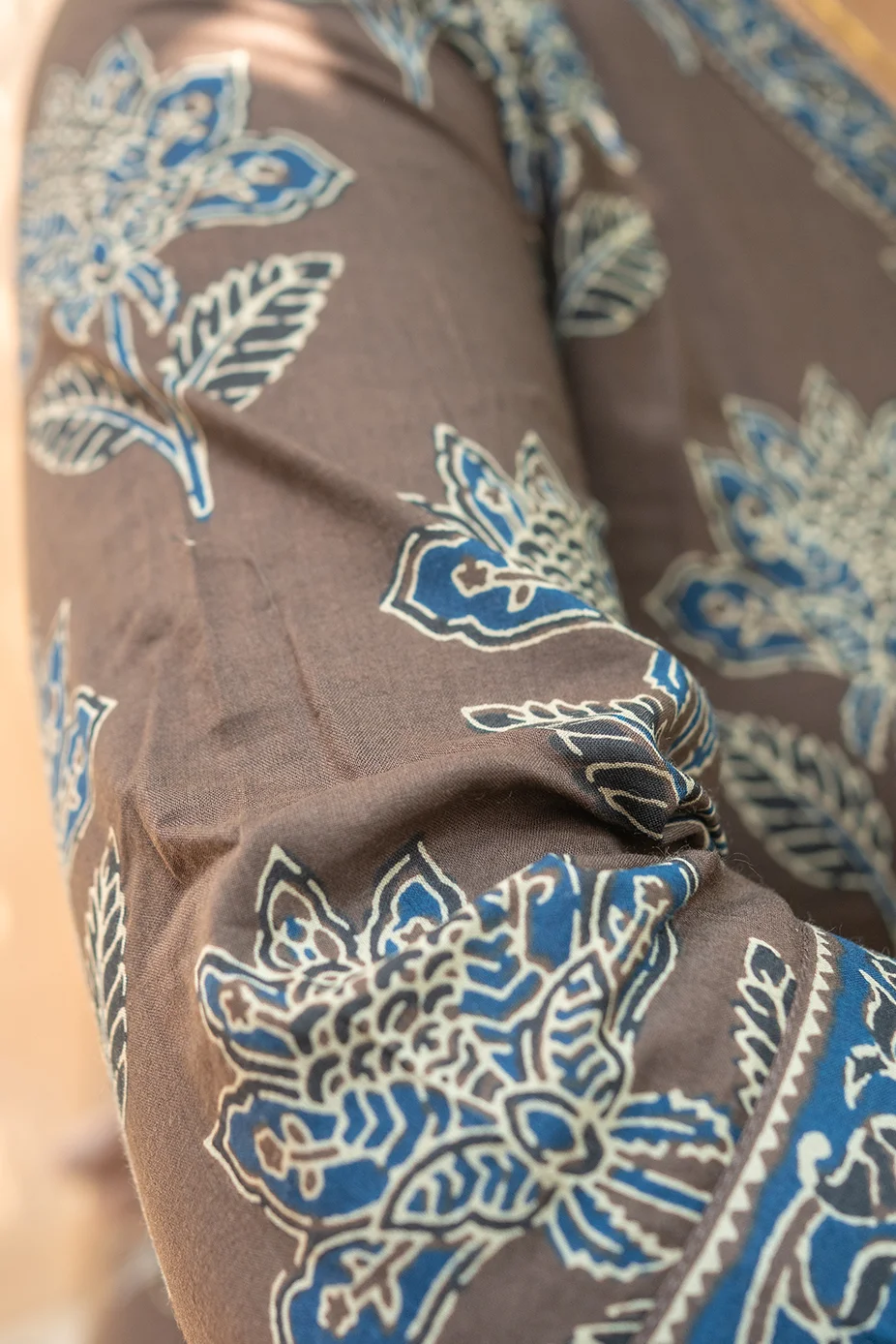 Cottom Straight V Neck Border Short Top Brown - Image 3